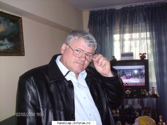 am bratul drept amputat in urma unui accident. in prezent lucrez , dar am o situatie locativa